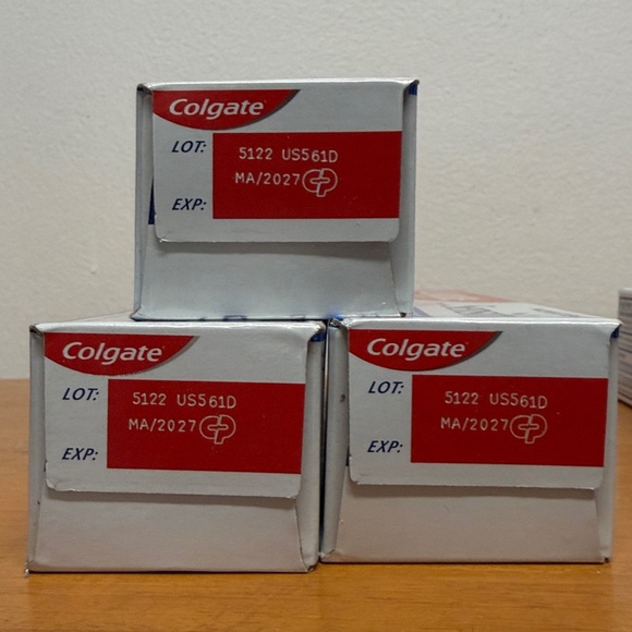 Colgate Toothpaste Bundle - Picture 2 of 3